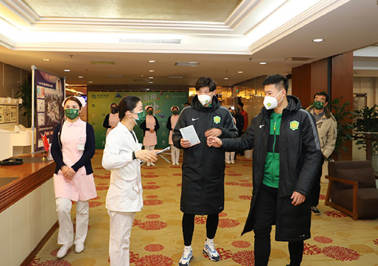 1611623903497312.jpg 4中赫國安隊員慈銘體檢現(xiàn)場1.jpg