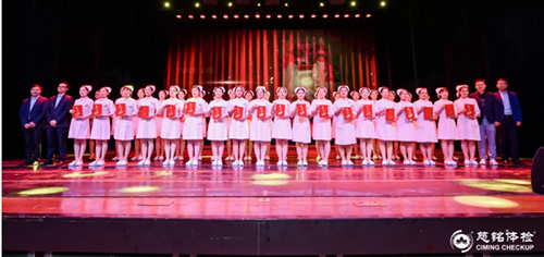 24慈銘體檢給向優(yōu)秀護(hù)士頒發(fā)技能五星獎?wù)?jpg