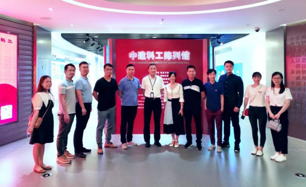 廣東工業設計城領導、深圳中國鋼結構博物館館長、巖星領導合照